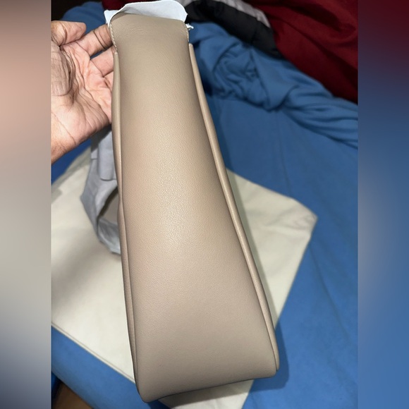 Authentic Saint Laurent le 5 A 7 supple large in grained leather - Picture 8 of 13